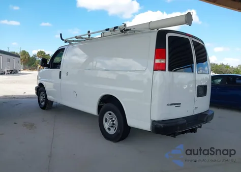 2012 Chevrolet Express 2500 Work Van z USA, uszkodzony, nr VIN 1GCWGFCBXC1118349